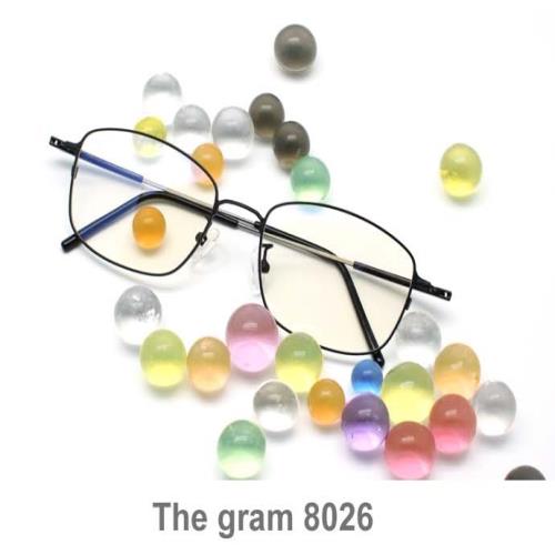 The gram 8026 B-Titan